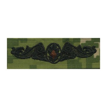 NWU Type-III Green Warfare Badge Submarine Medical